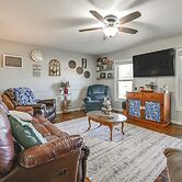 Large Family Home: 5 Mi to Dtwn Hagerstown!