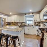 4 Mi to Lake Michigan: East Chicago Home w/ Grill