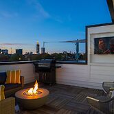 Stylish Midtown Home w Rooftop Views by Silverx