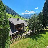 Cozy Apartment With Mountain View