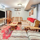 Walk to Adrian College: Family Home in Michigan