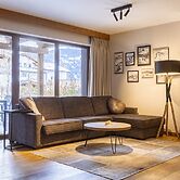 Spacious Apartment With Swimming Pool