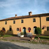 Apartment in Guasticce With Shared Pool