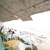 Janet & Johns Beach Resort Since 1989