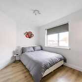 2br-sleeps6-parking-garden-nearlondon
