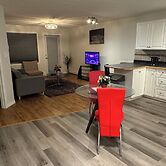 MainFloorCondo CozyFurnished Independent