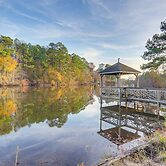 Scenic Studio w/ Dock Access in Fayetteville!