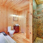 15 Mi to Snowshoe Resort: Cabin w/ Deck & Fire Pit