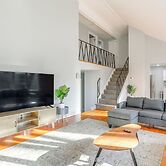 3 Mi to Dtwn: Home w/ Yard in Newark