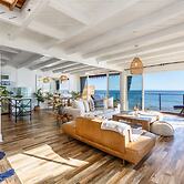 Cheerful 2 Bedroom with Sunset Views