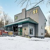 11 Mi to Sugarbush: Eclectic Ski House w/ Hot Tub!