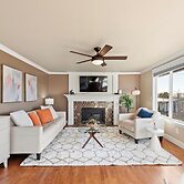 Renton Lakeside Oasis, Lakeview, 4B 2.5B, Spacious