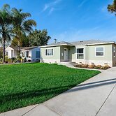 Luxury Modern Retreat w Spacious Yard Premium Comfort