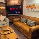 Gloucester - 2 Bed House - Sleeps 7 - Pet Friendly