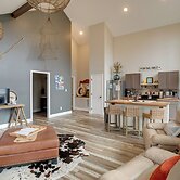 Lake Guntersville Getaway w/ Shared Boat Dock!