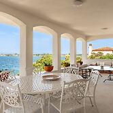 Villa Plemmiria by the Sea by Wonderful Italy