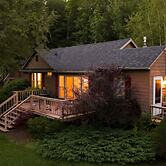 Twin Cabin I - Hot Tub Firepit Hiking Retreat