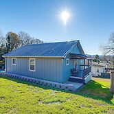 Walk Downtown: Charming Rome Abode w/ Yard!