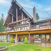 Mountain Views: Peaceful Bainbridge Island Retreat