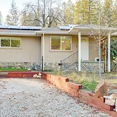 4 Mi to Dtwn Grass Valley: Forest Oasis w/ Hot Tub
