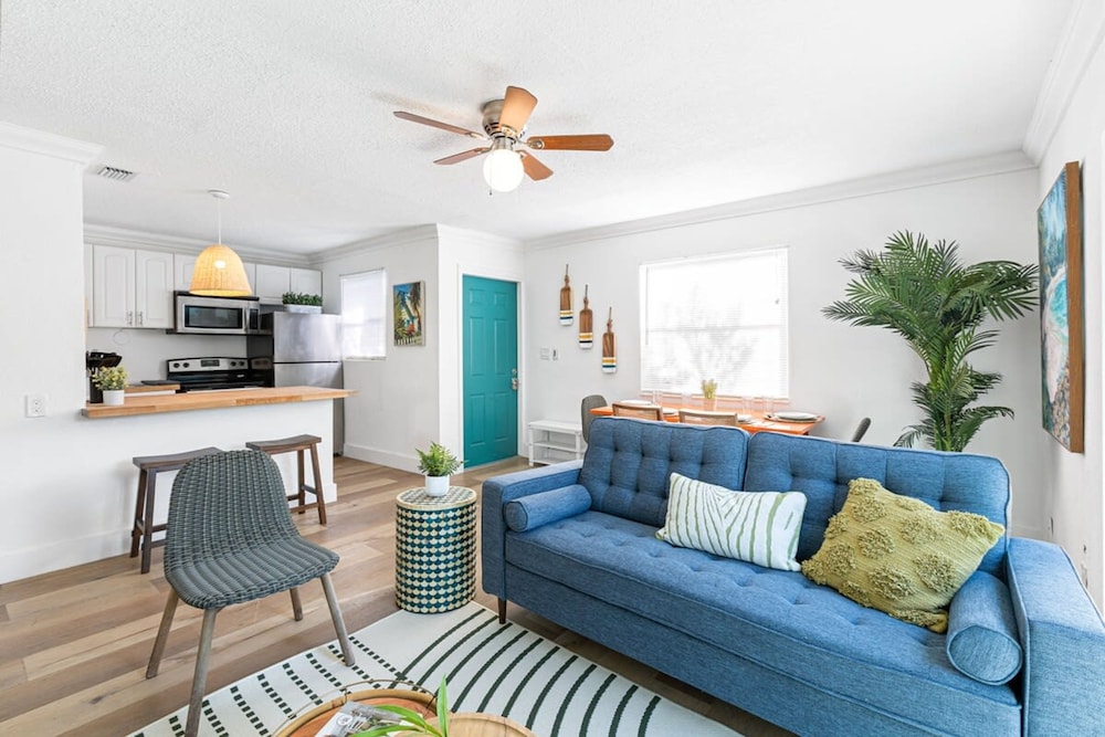 Beautiful 2 BR Apartment - Bright and Spacious