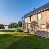 Serene Luxe Lakeside Stay