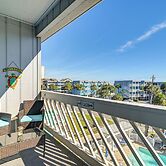Walk to Beach: Top-floor Condo in Murrells Inlet