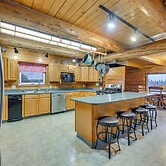 < 1 Mi to Kenai River: Spacious Cabin w/ Deck!