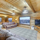 < 1 Mi to Kenai River: Spacious Cabin w/ Deck!