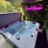 Sheffield-apartment-sleeps4-parking-hottub