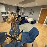 Sheffield-apartment-sleeps4-parking-hottub
