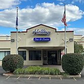 Hilltop Inn & Suites