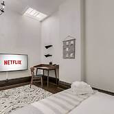 Casa Queen East Jaw Dropping 3BR Suite