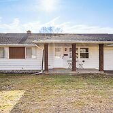 2 Mi to Downtown Logansport: Quiet Home w/ Grill