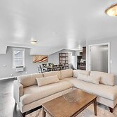 The Loft 3BR Apartment with Scenic Deck