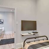 Casa Queen-Unique 2BR Suite- Leslieville