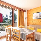 Sunny Stay Near the Slopes