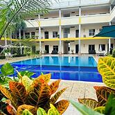 Hotel California Pacific Palm