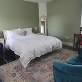 Apartment-sleeps2-parking-garden-patio