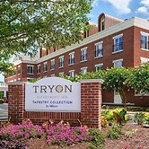 Tryon Riverfront Inn New Bern, Tapestry