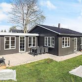 Cozy Summer House Near Ore Strand