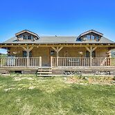 Bellevue Log Cabin w/ Gas Grill & Creek Access