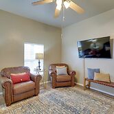 Apartment Half-mi to Downtown Guthrie!