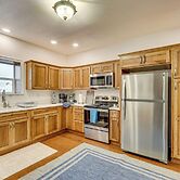 Walking Trail On-site: Tranquil Klamath Falls Apt!