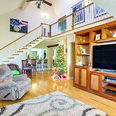 5 Mi to French Quarter: Central Nola Home w/ Decks