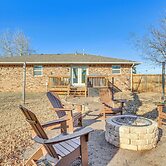 4 Mi to Dtwn Guthrie: Family Home w/ Fire Pit!