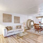 12 Mi to Dtwn St Louis: Family Home w/ Fireplaces!