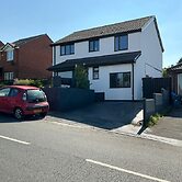 Cozy Coastal Retreat in Colwyn bay Sleeps 8