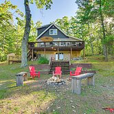 Lake Access & Dock: Remote Mio-area Cottage