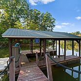 Jake s Lake House by Avantstay Lake Gazebo